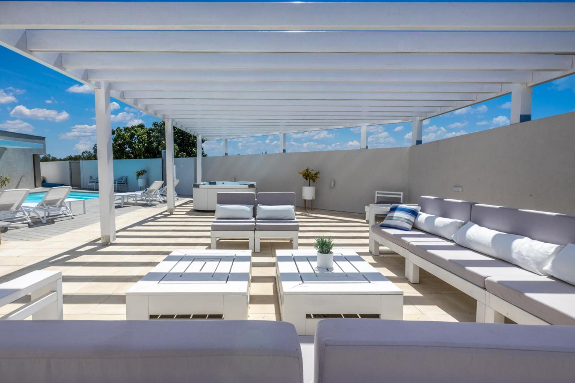 Lalic Gallery Villa 比比涅 外观 照片
